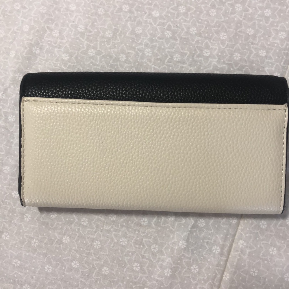 Liz Claiborne Two Tone Wallet - Picture 6 of 15